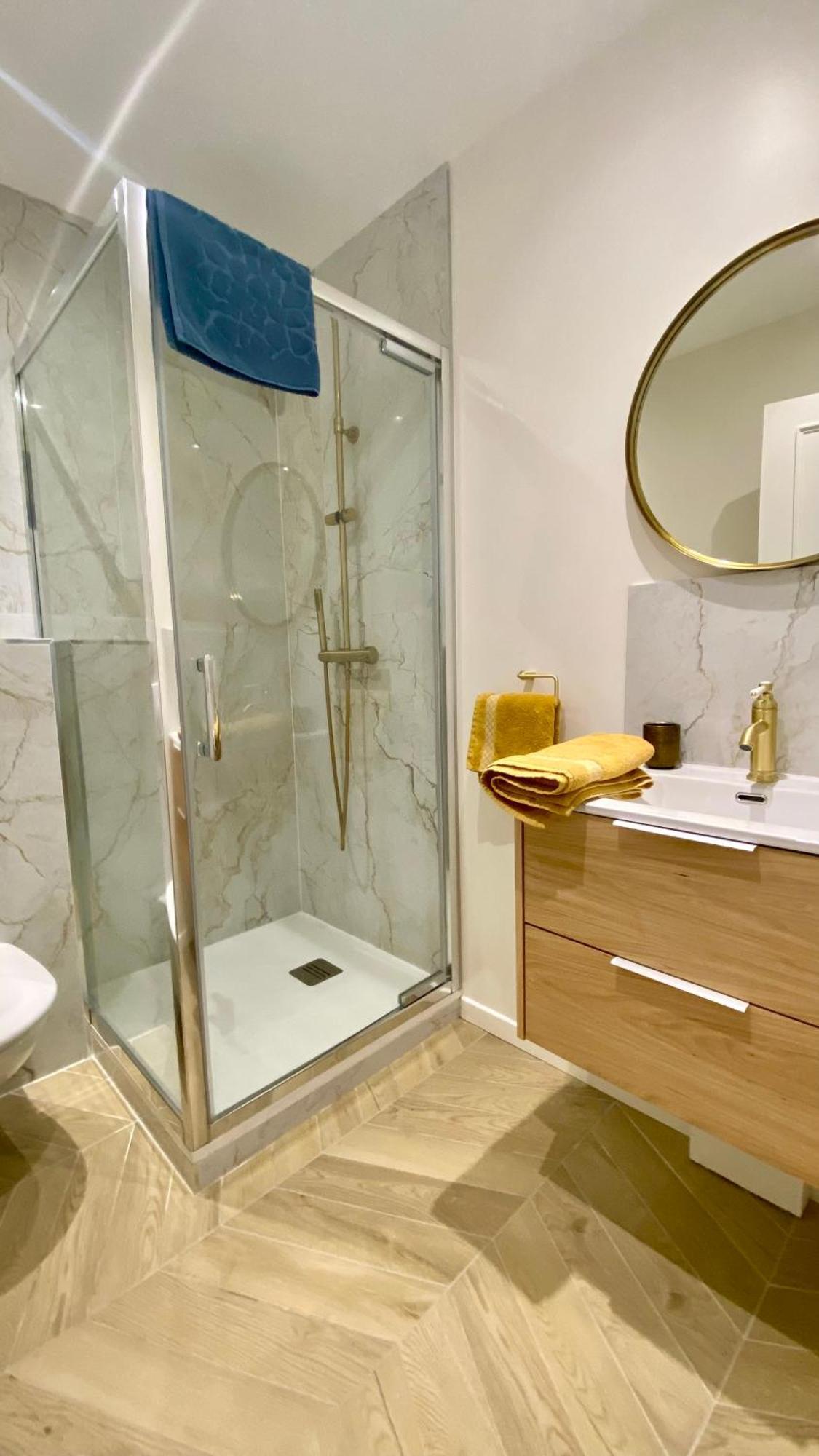 Appartement Apollinaire Au Coeur De Лориан Екстериор снимка